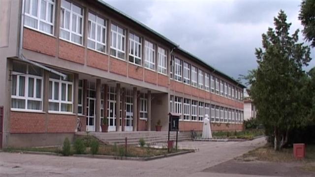 Hlásenia o bombách na viacerých školách v obci Kovačica